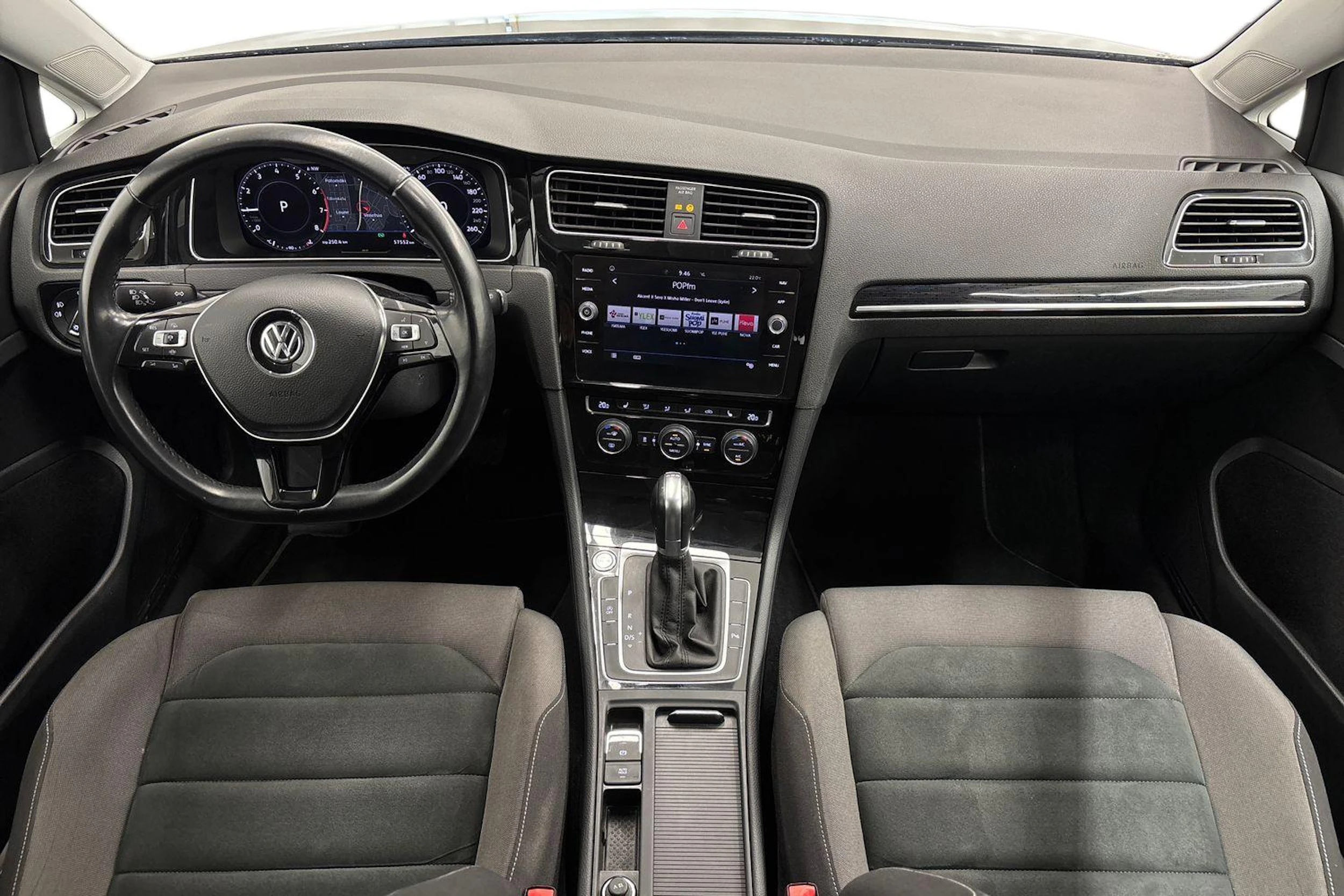 harmaa Volkswagen Golf 2019 kuva 9.
