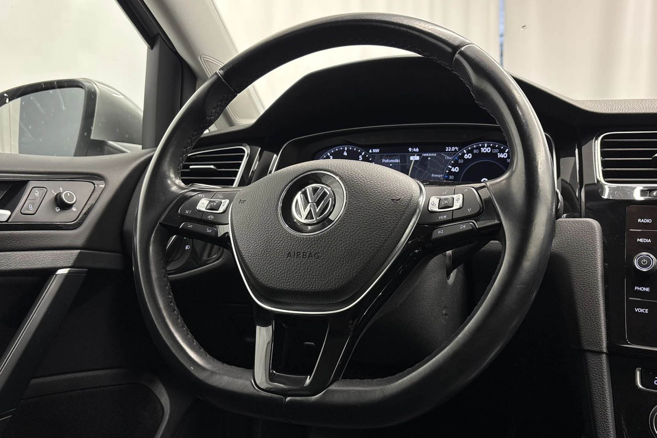 harmaa Volkswagen Golf 2019 kuva 16.