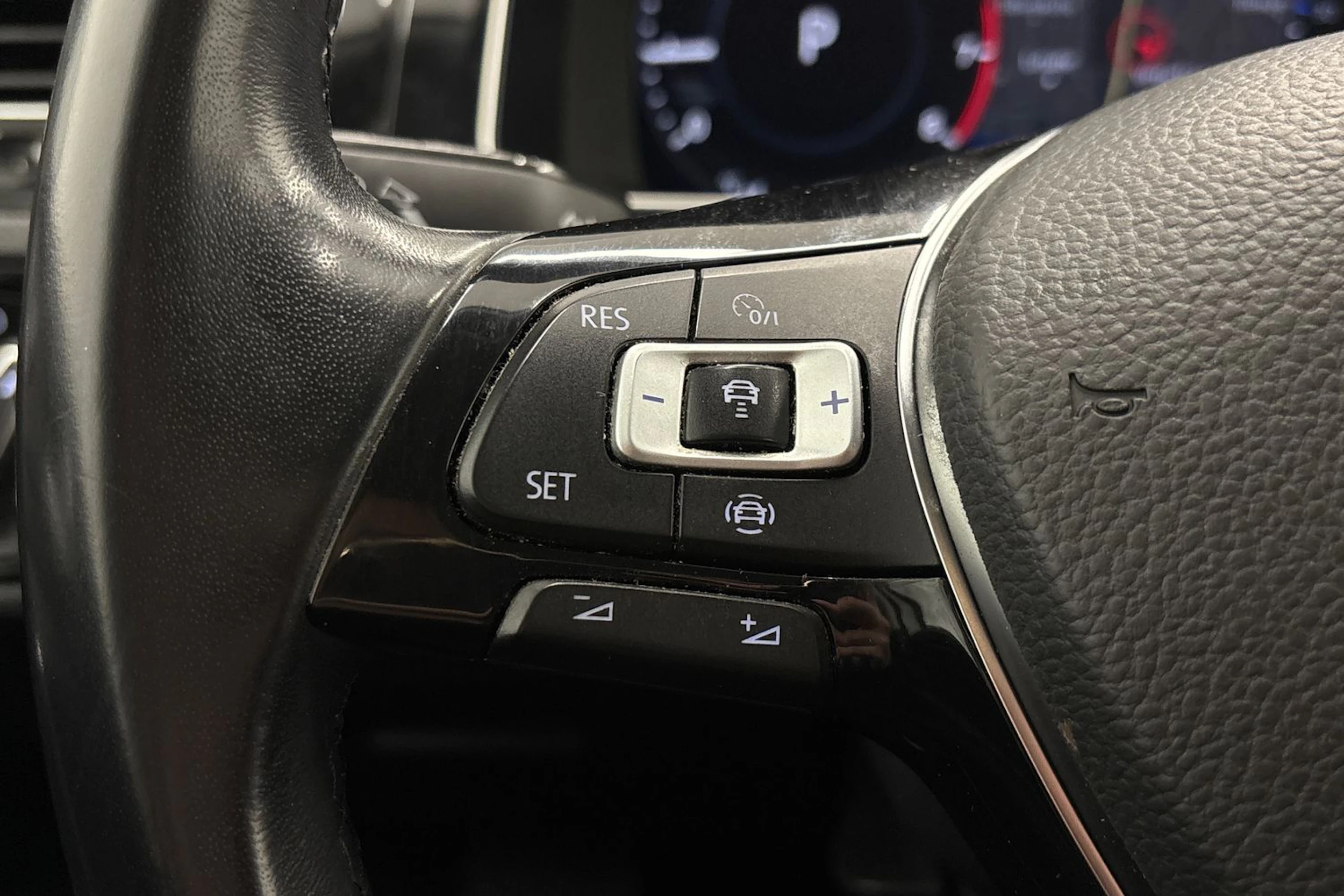 harmaa Volkswagen Golf 2019 kuva 17.