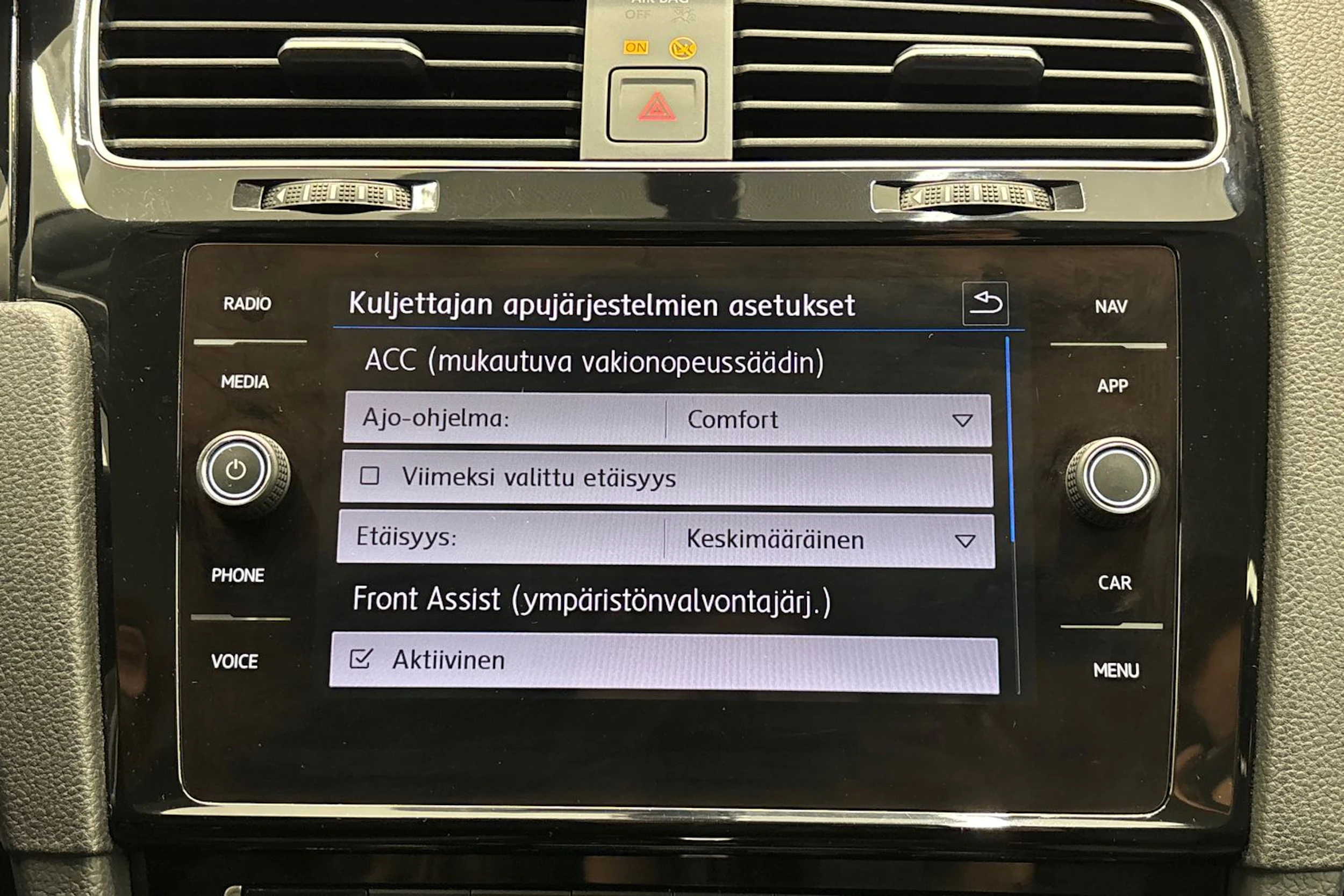 harmaa Volkswagen Golf 2019 kuva 21.
