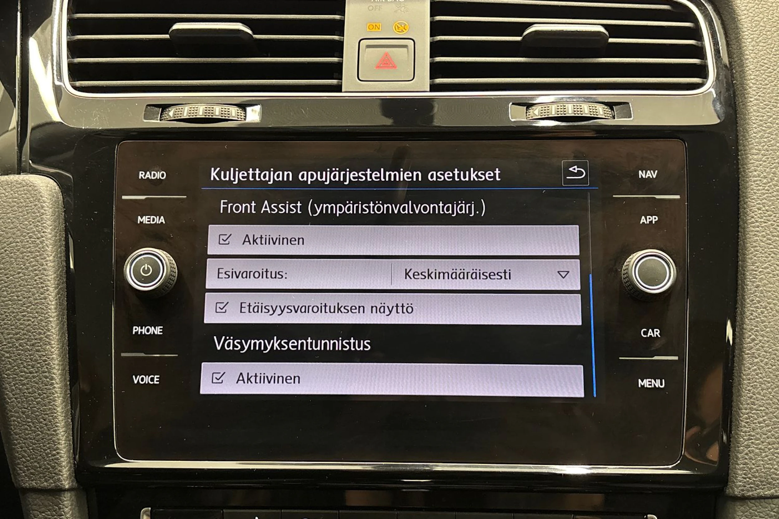 harmaa Volkswagen Golf 2019 kuva 22.