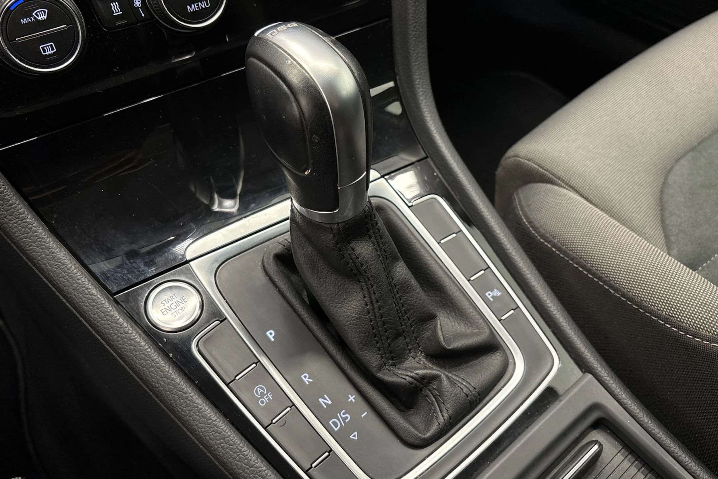 harmaa Volkswagen Golf 2019 kuva 26.