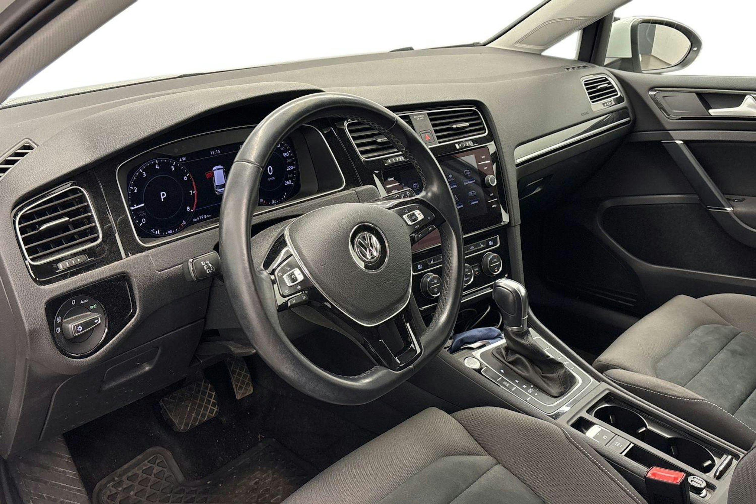 Valkoinen Volkswagen GOLF 2019 kuva 3.
