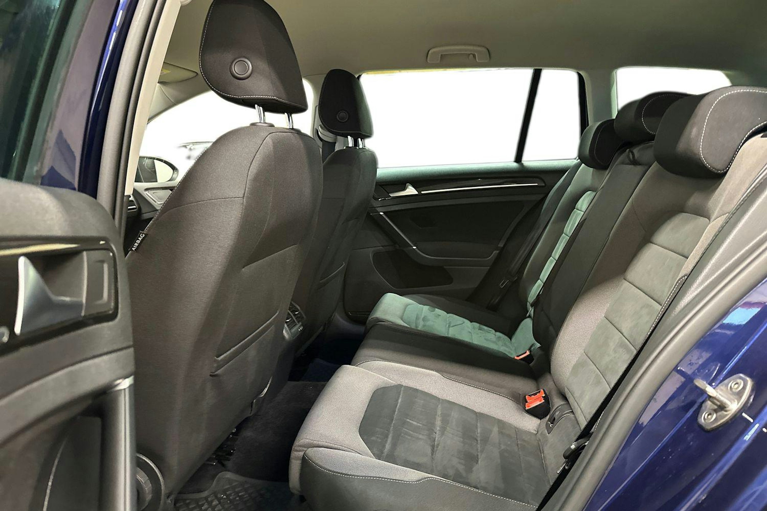 sininen Volkswagen Golf 2019 kuva 8.