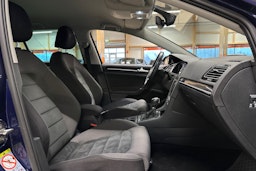 sininen Volkswagen Golf 2019 kuva 11.