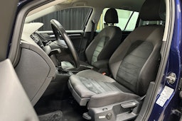 sininen Volkswagen Golf 2019 kuva 12.