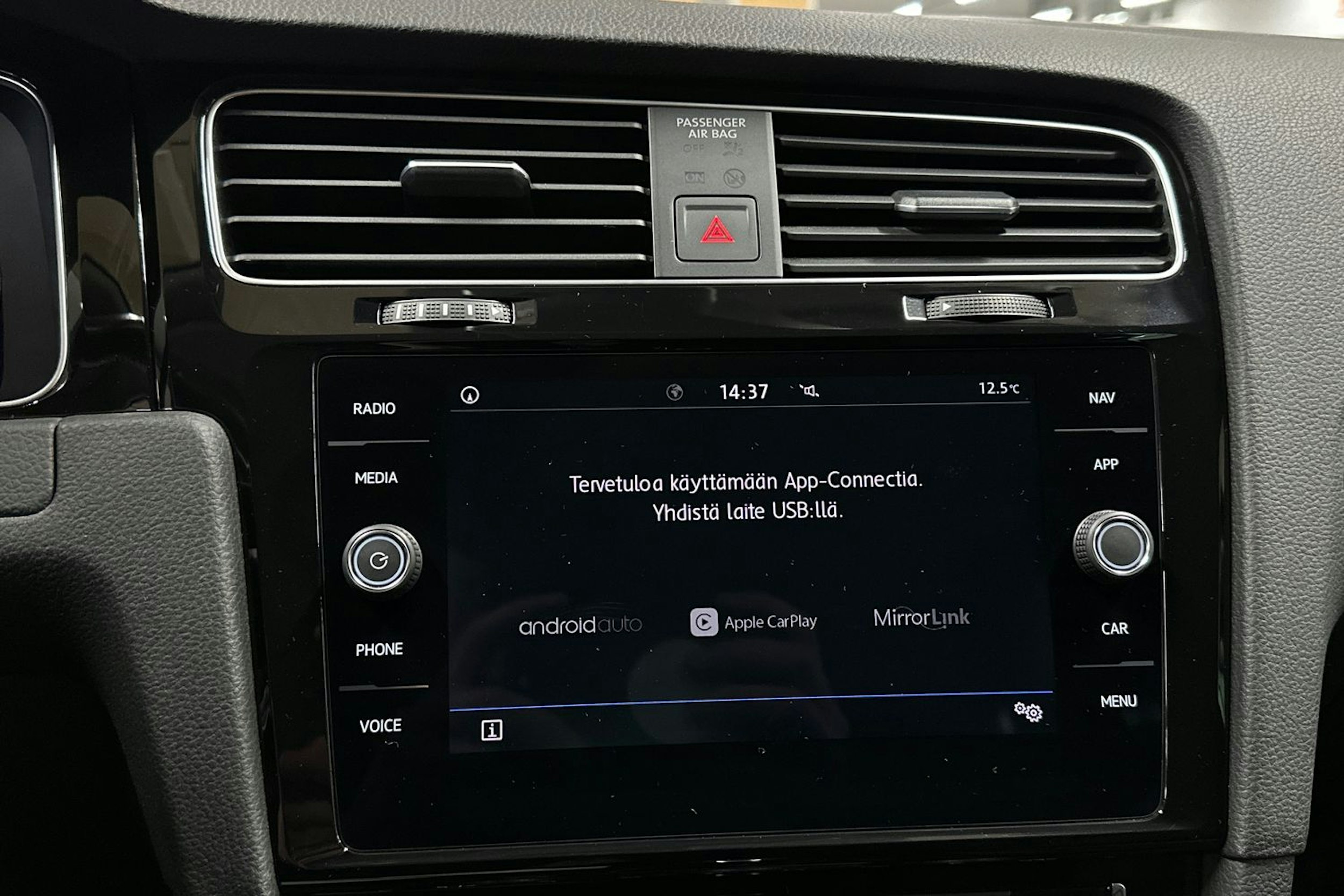 sininen Volkswagen Golf 2019 kuva 17.