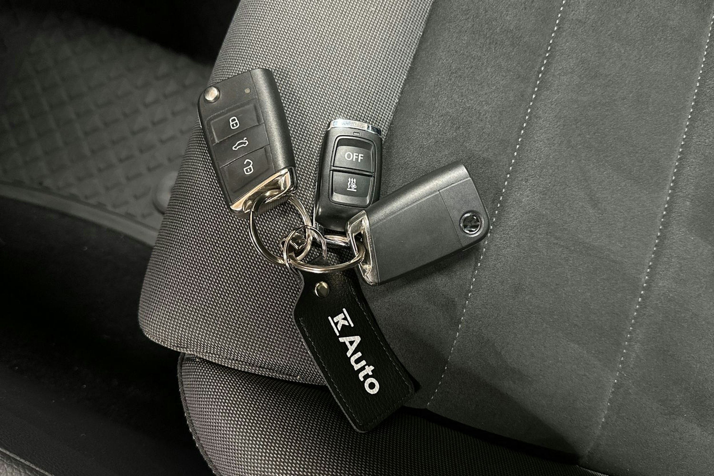 sininen Volkswagen Golf 2019 kuva 21.