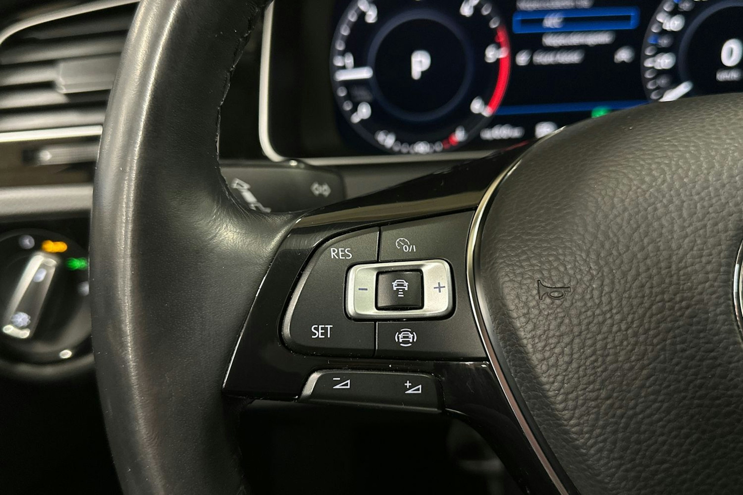 sininen Volkswagen Golf 2019 kuva 23.