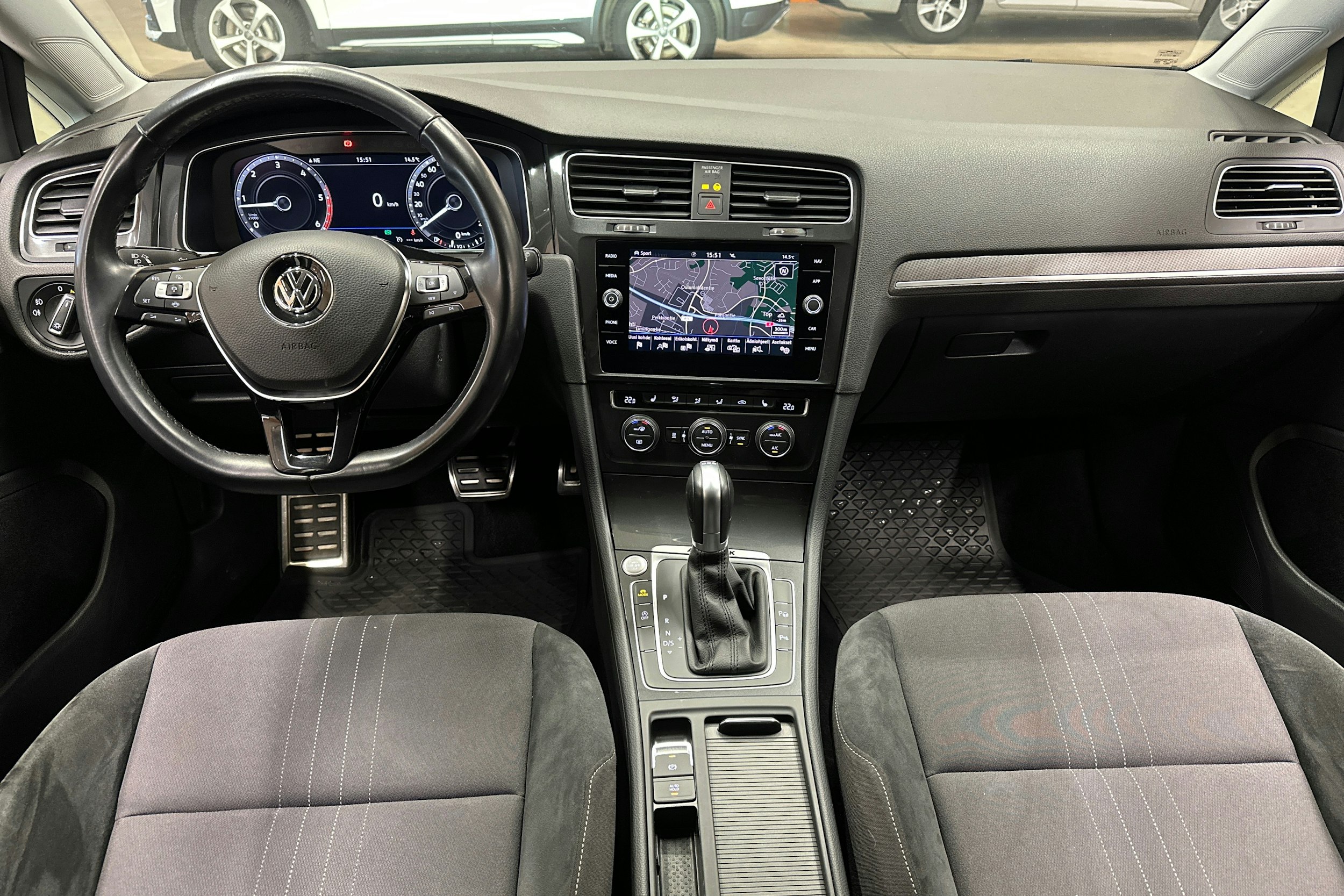 harmaa Volkswagen Golf 2019 kuva 7.