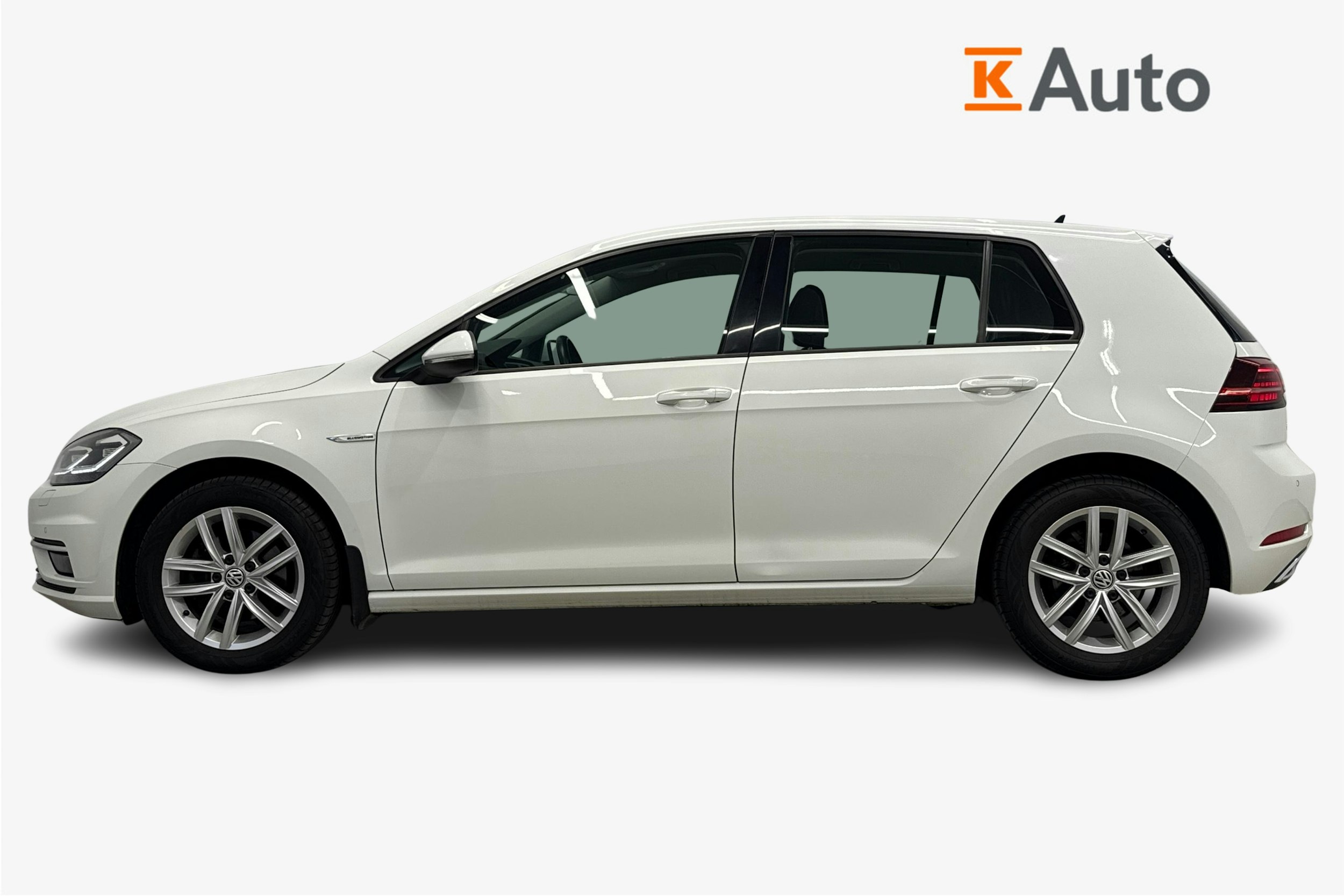 valkoinen Volkswagen Golf 2019 kuva 6.