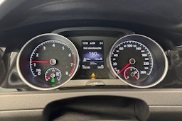 valkoinen Volkswagen Golf 2019 kuva 20.
