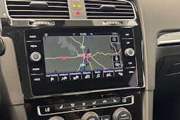 valkoinen Volkswagen Golf 2019 kuva 22.