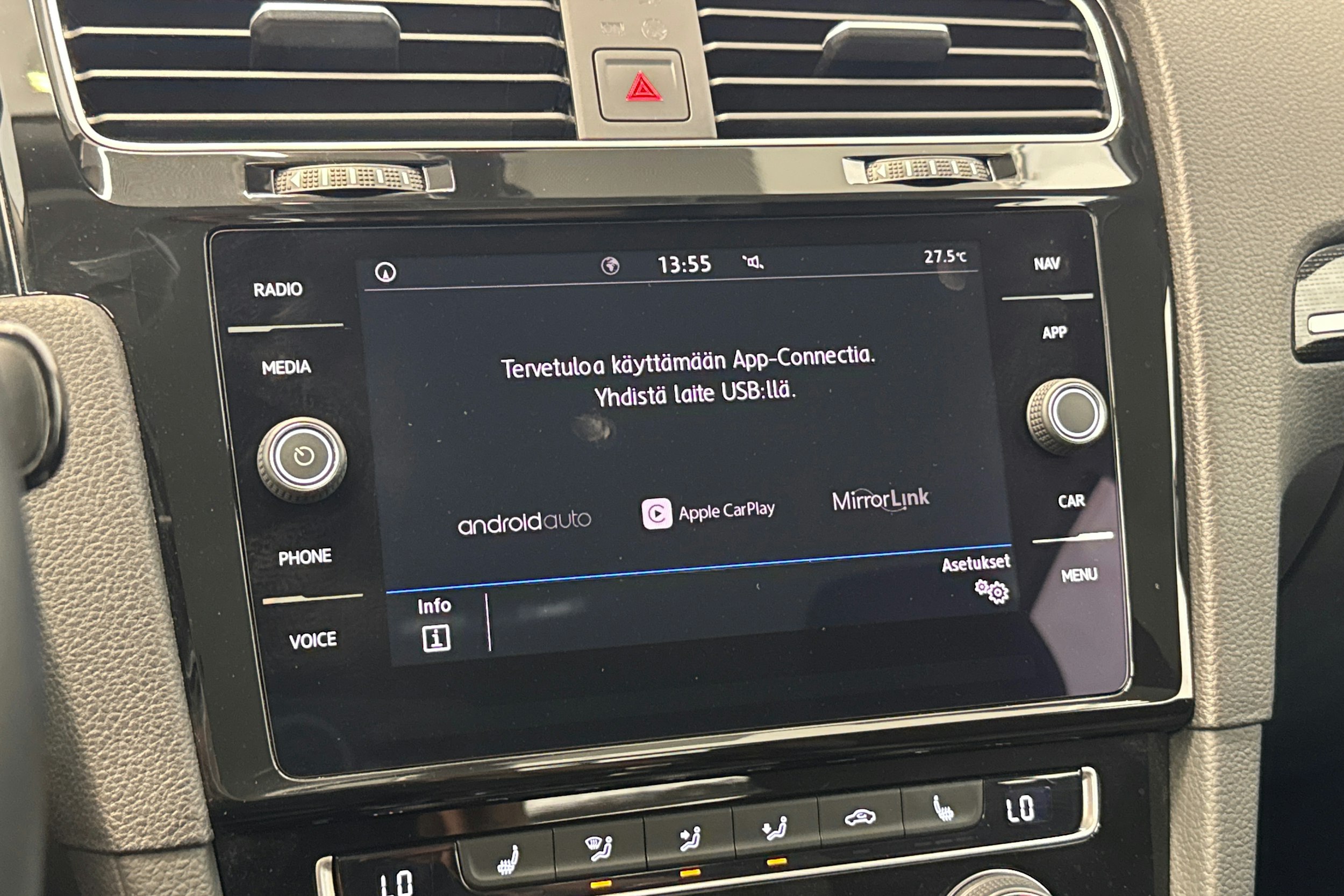 valkoinen Volkswagen Golf 2019 kuva 23.