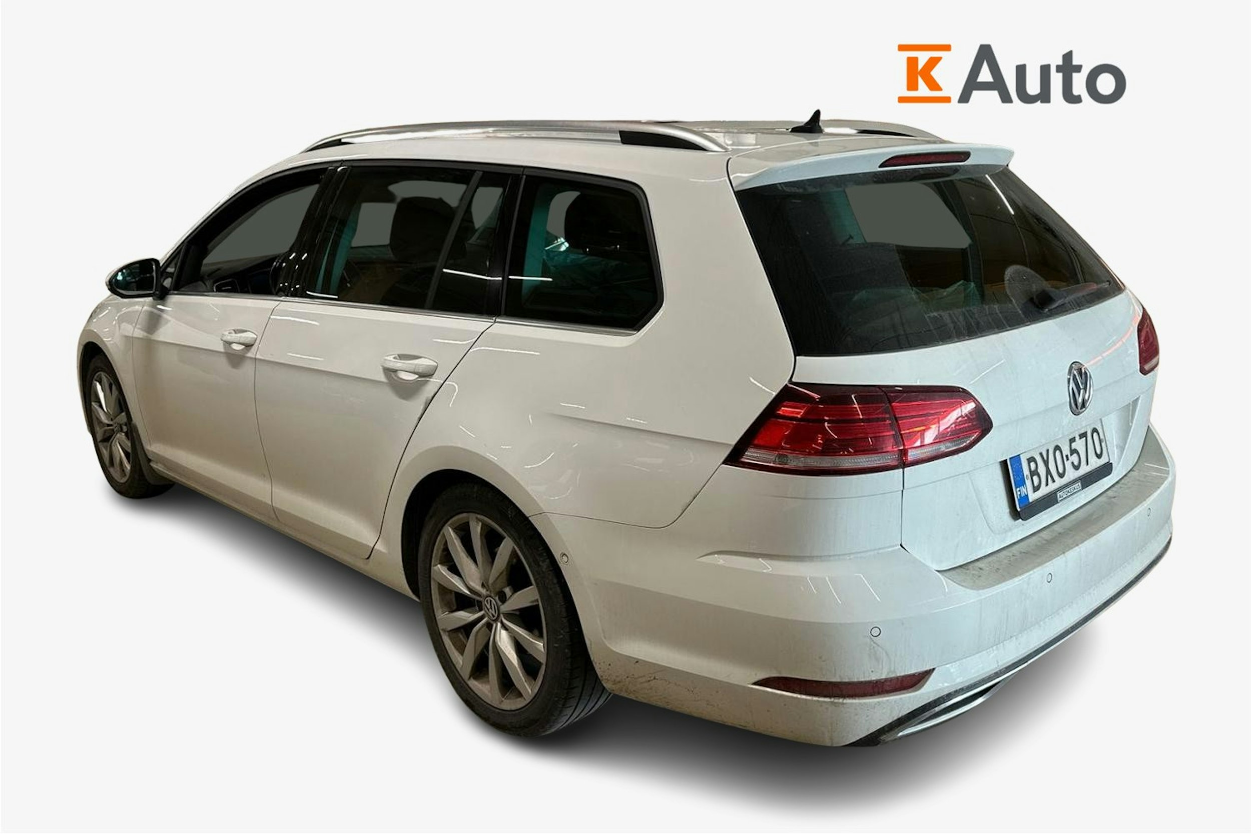 valkoinen Volkswagen Golf 2019 kuva 2.
