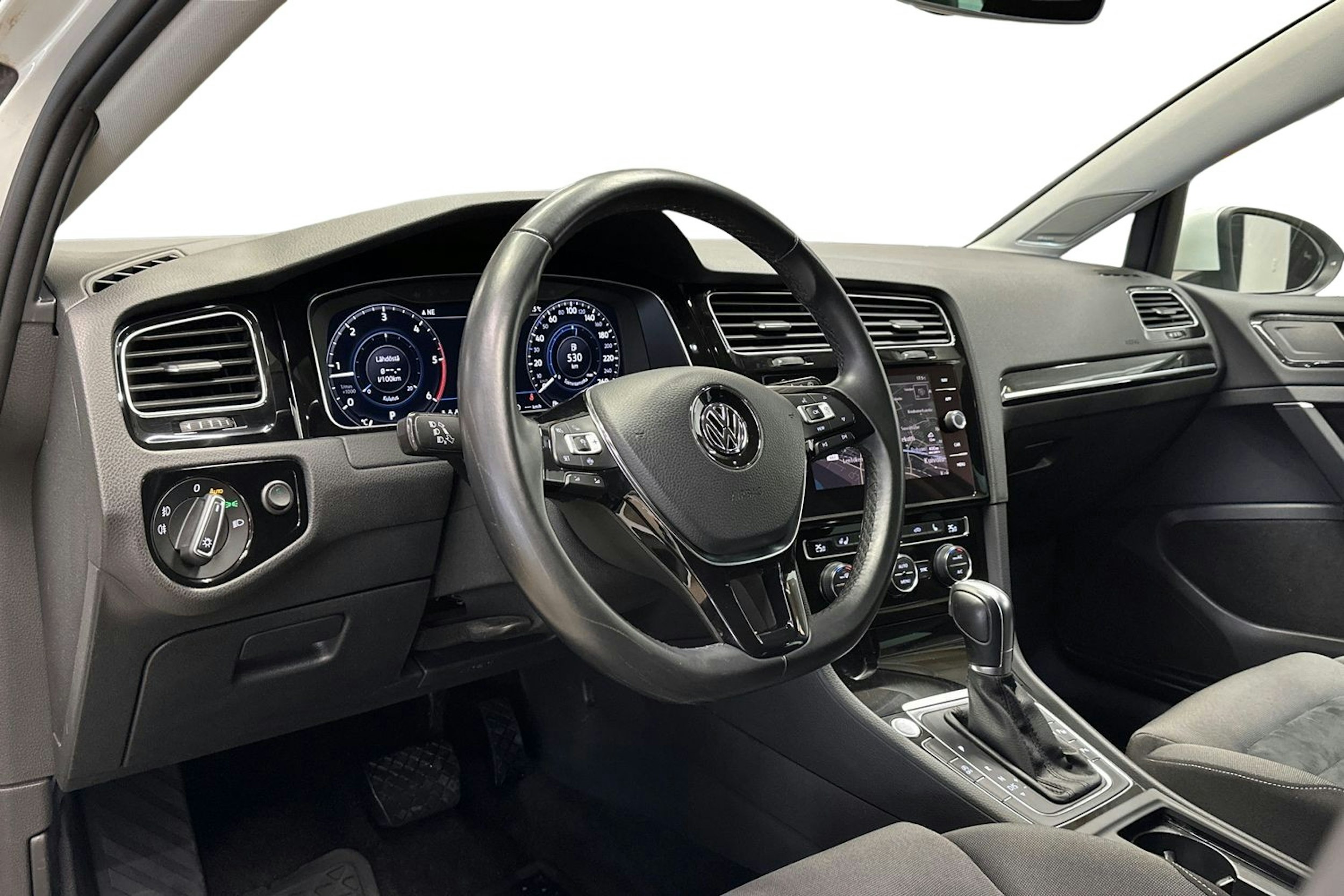 valkoinen Volkswagen Golf 2019 kuva 7.