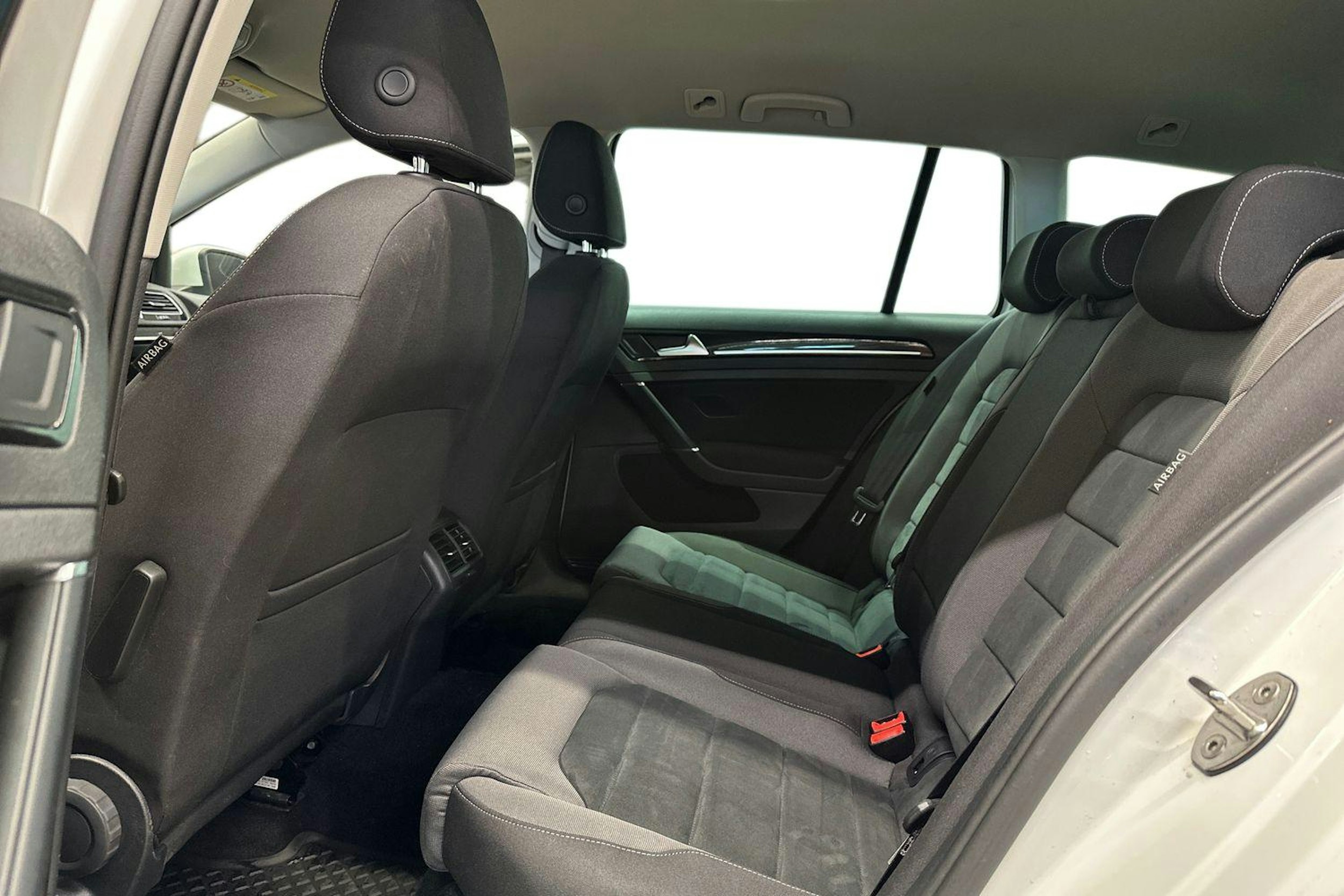 valkoinen Volkswagen Golf 2019 kuva 10.