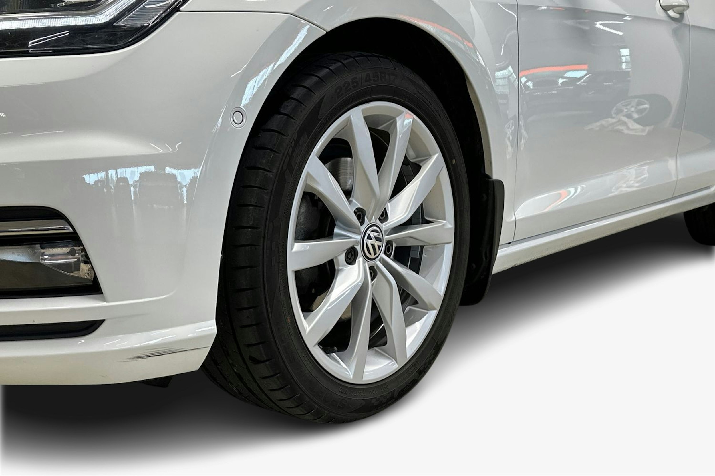 valkoinen Volkswagen Golf 2019 kuva 11.