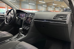 valkoinen Volkswagen Golf 2019 kuva 14.