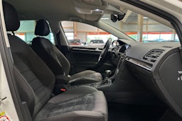 valkoinen Volkswagen Golf 2019 kuva 15.