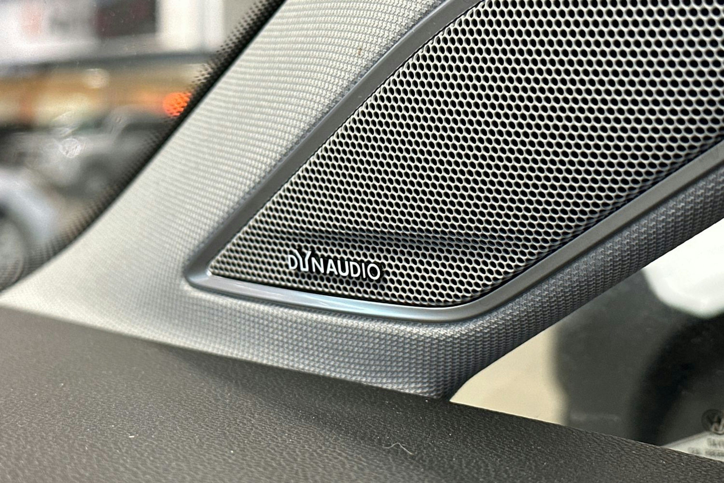 valkoinen Volkswagen Golf 2019 kuva 18.