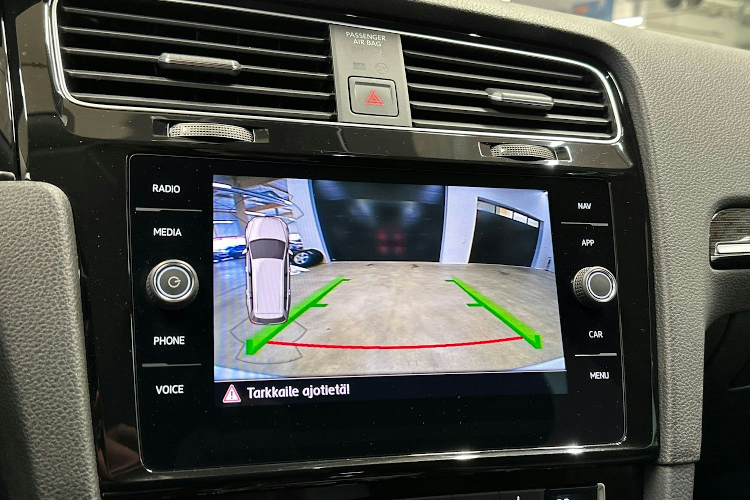 valkoinen Volkswagen Golf 2019 kuva 20.