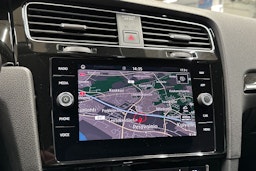 valkoinen Volkswagen Golf 2019 kuva 21.