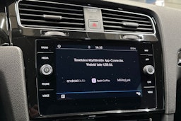 valkoinen Volkswagen Golf 2019 kuva 22.