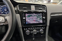 valkoinen Volkswagen Golf 2019 kuva 23.