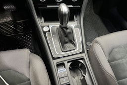 valkoinen Volkswagen Golf 2019 kuva 24.