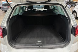 valkoinen Volkswagen Golf 2019 kuva 31.