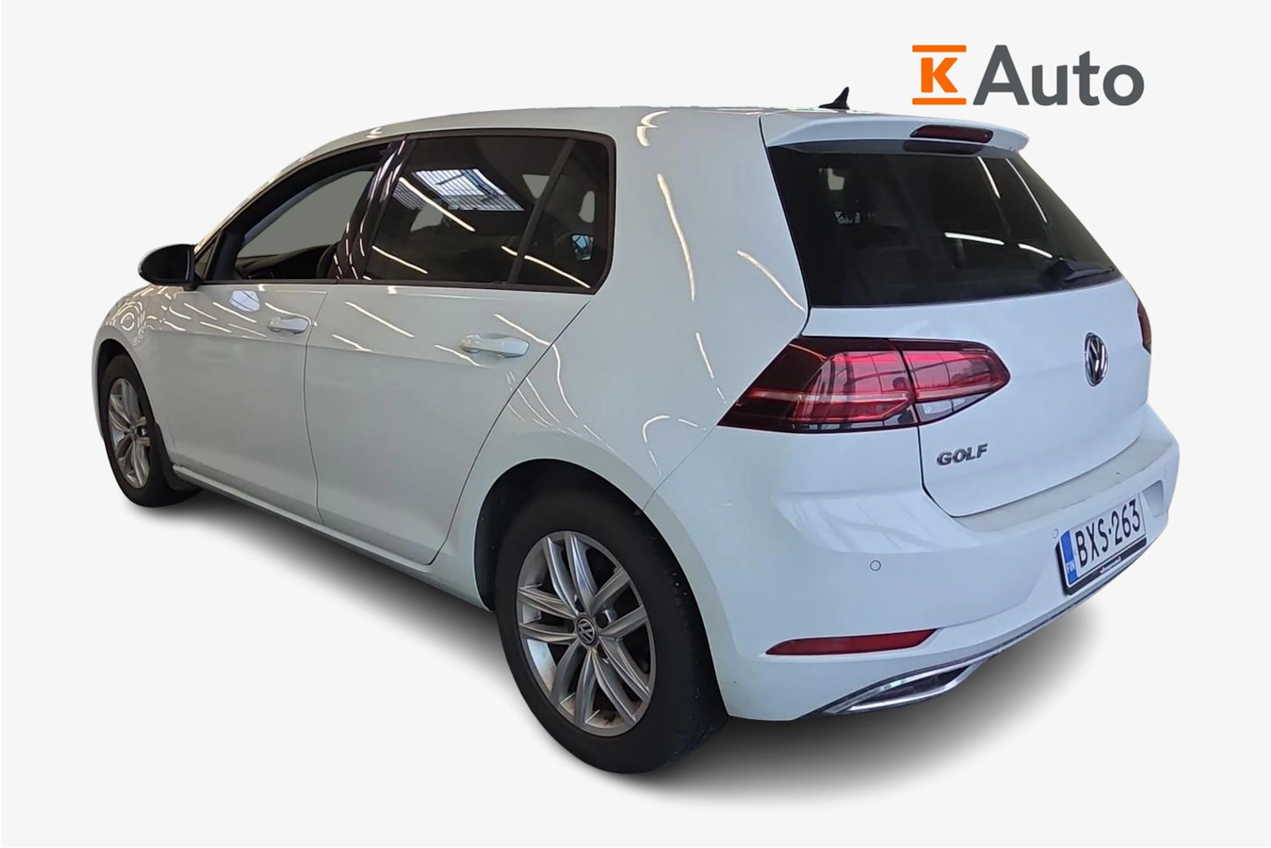 Valkoinen Volkswagen GOLF 2019 kuva 2.