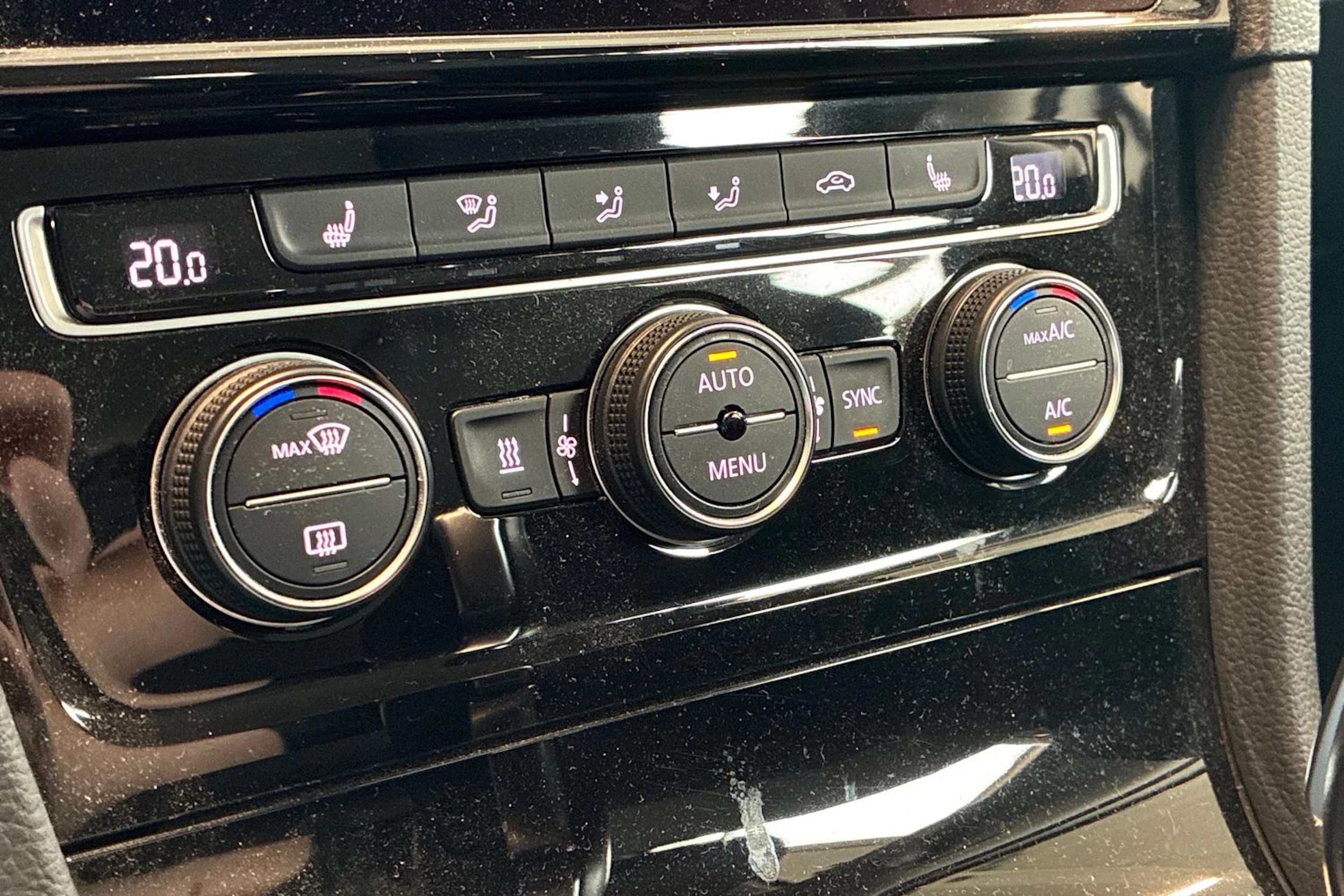Valkoinen Volkswagen GOLF 2019 kuva 11.