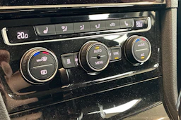 Valkoinen Volkswagen GOLF 2019 kuva 11.