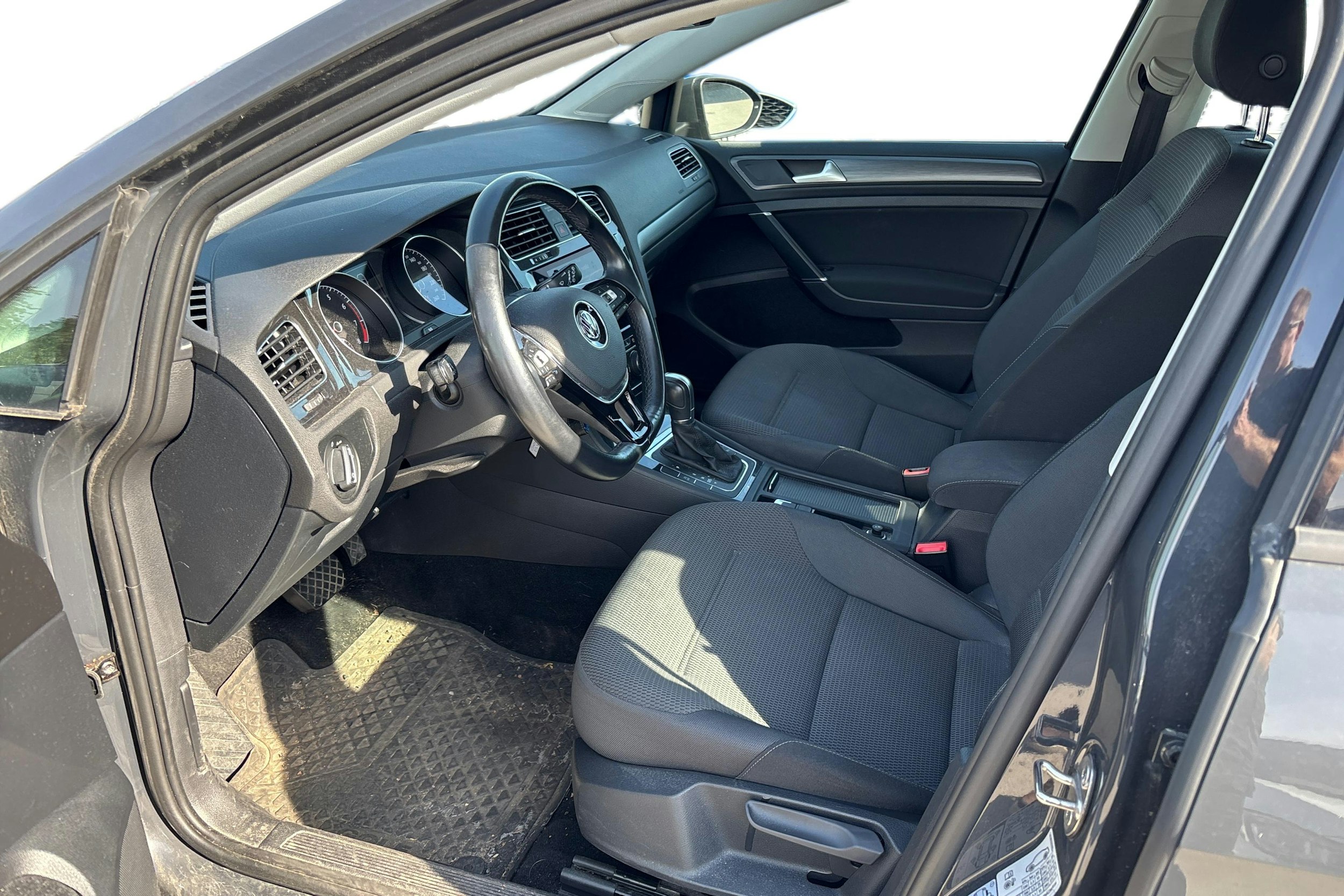 harmaa Volkswagen Golf 2019 kuva 3.