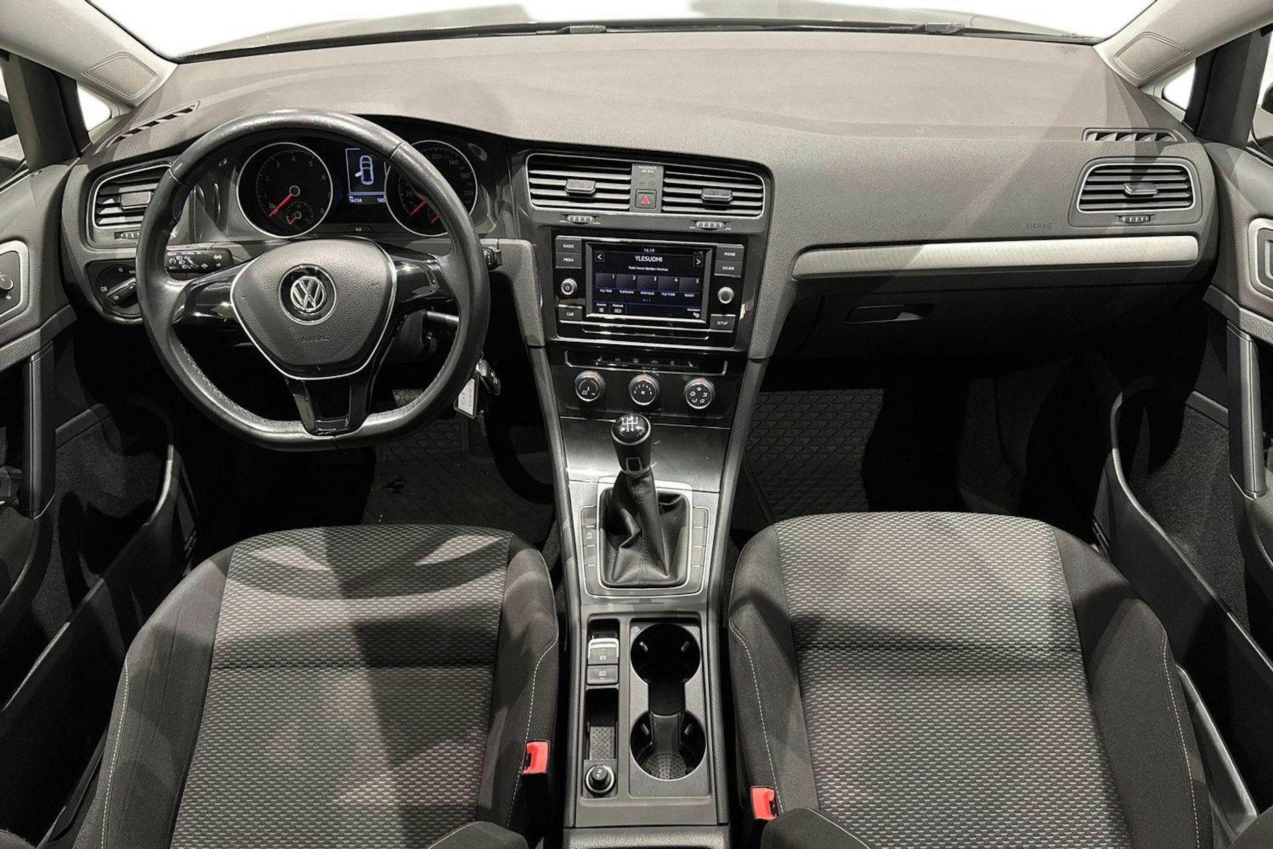 musta Volkswagen Golf 2019 kuva 9.