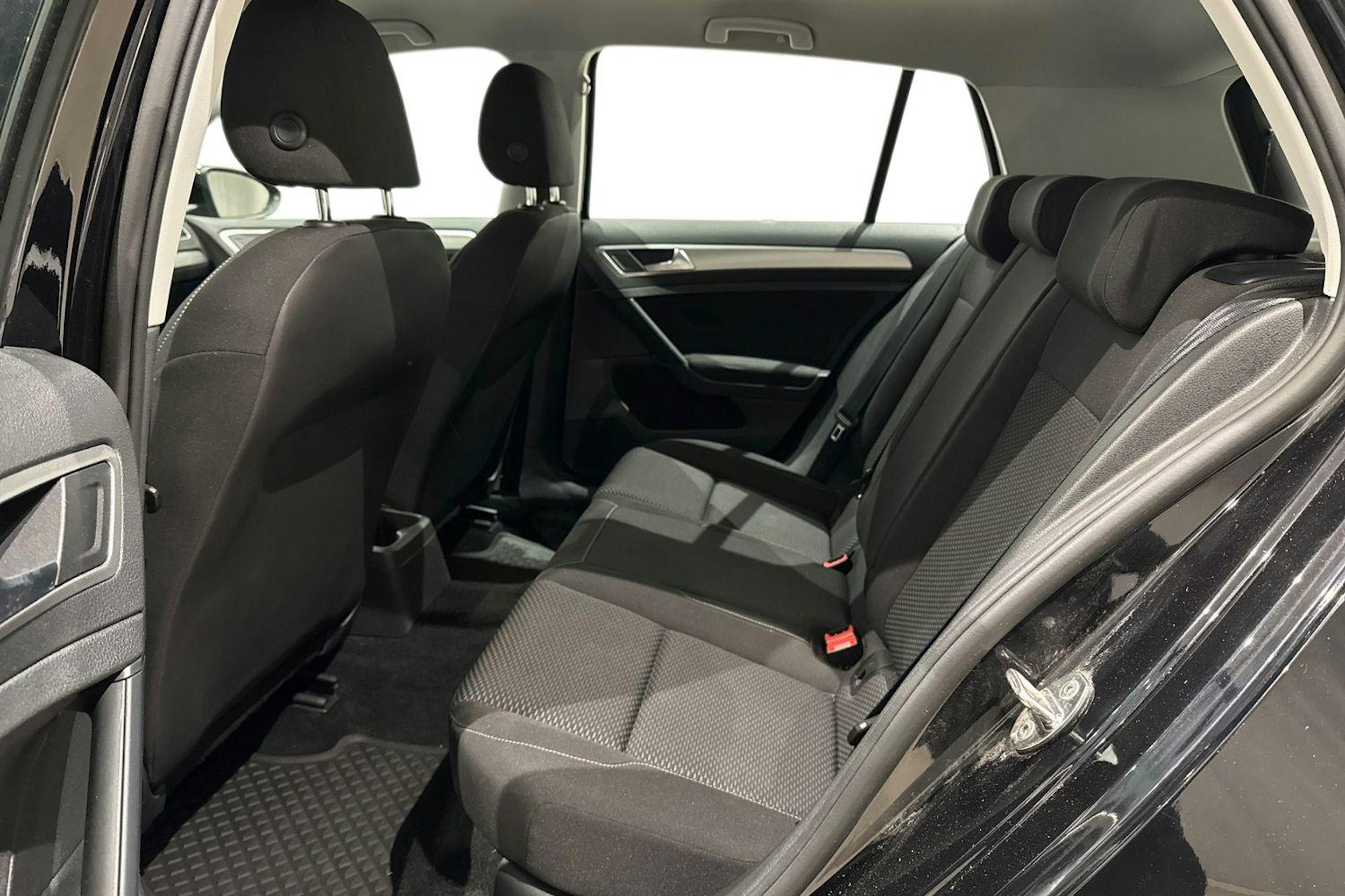 musta Volkswagen Golf 2019 kuva 10.