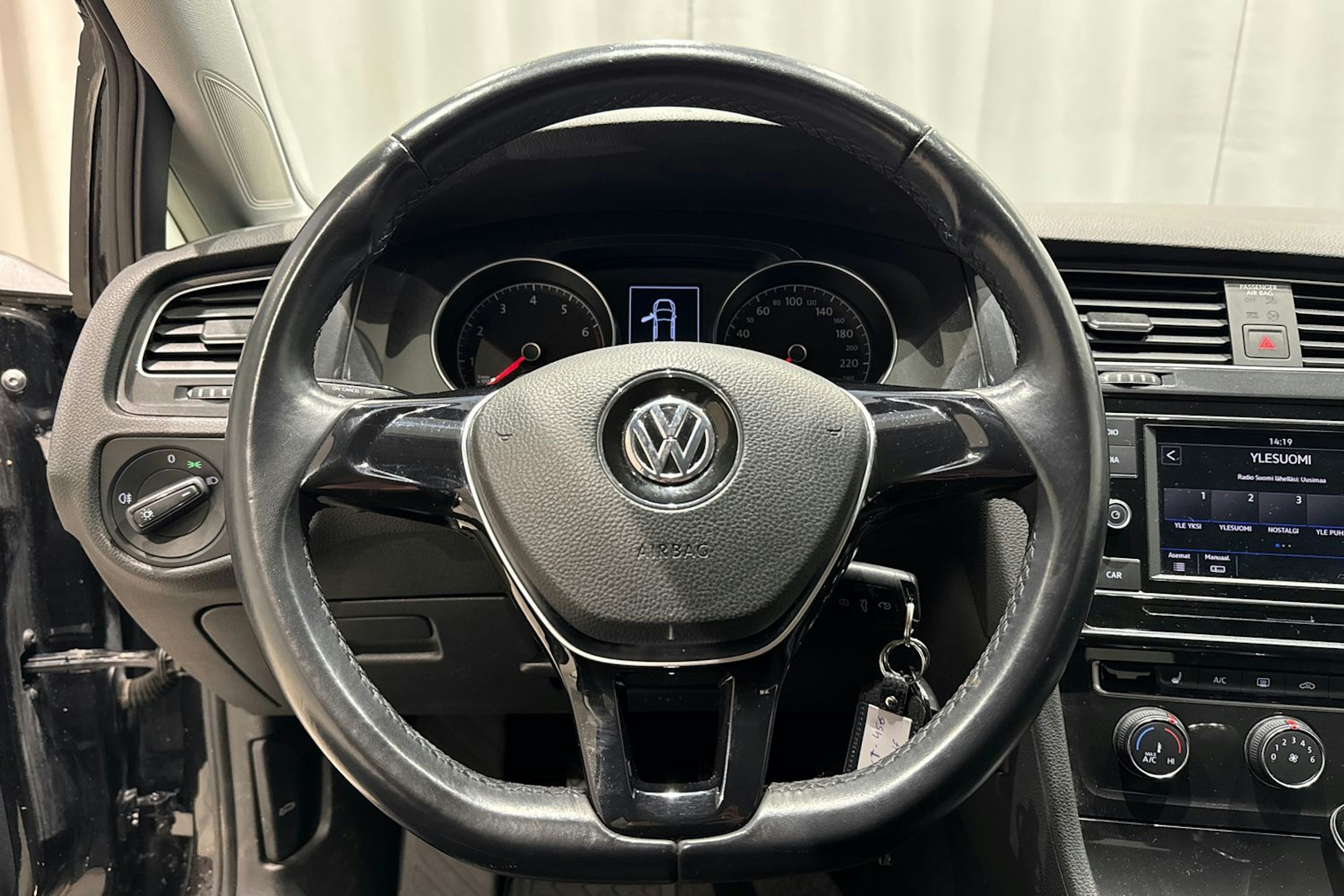 musta Volkswagen Golf 2019 kuva 17.