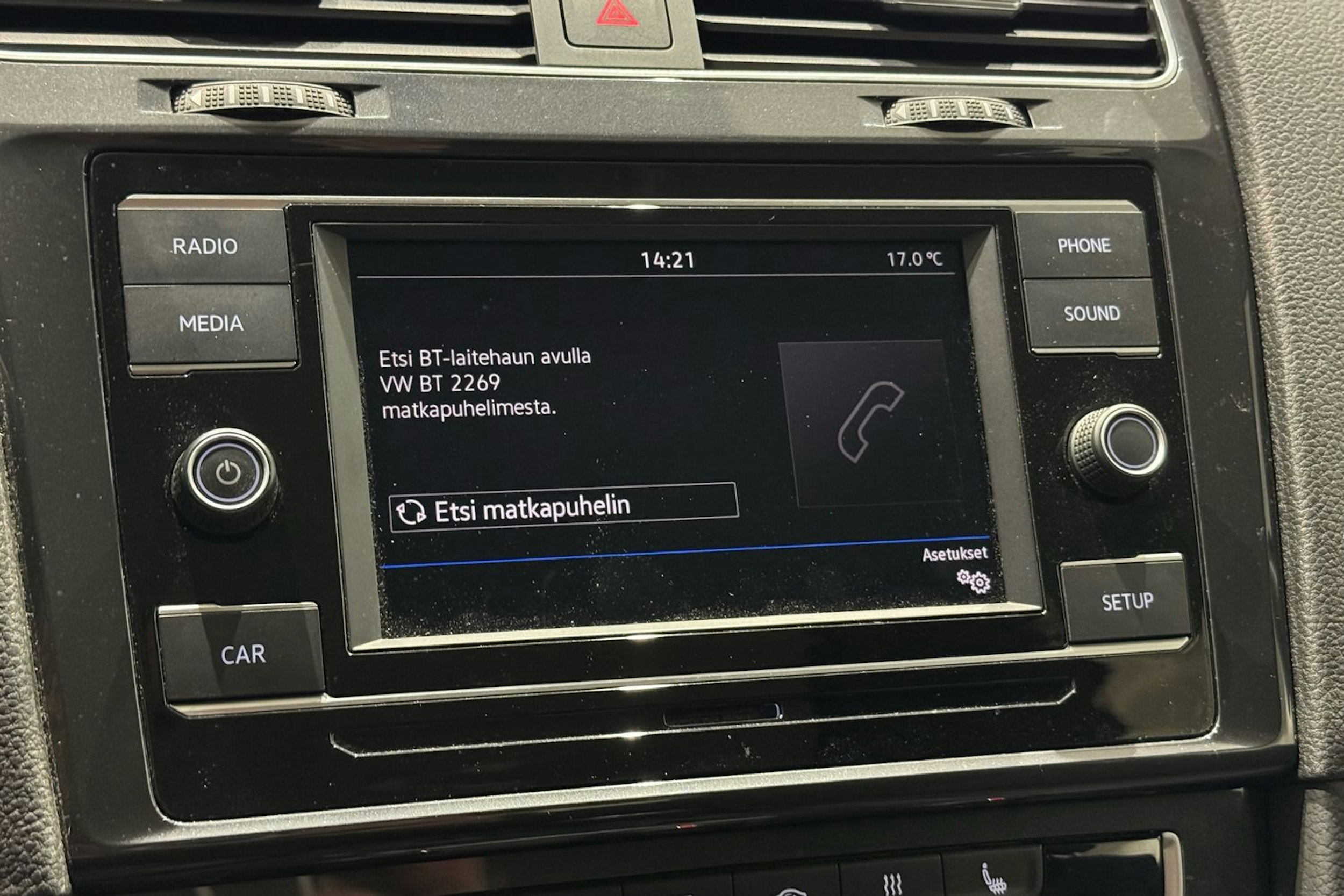 musta Volkswagen Golf 2019 kuva 20.