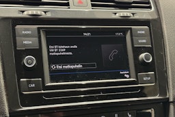 musta Volkswagen Golf 2019 kuva 20.