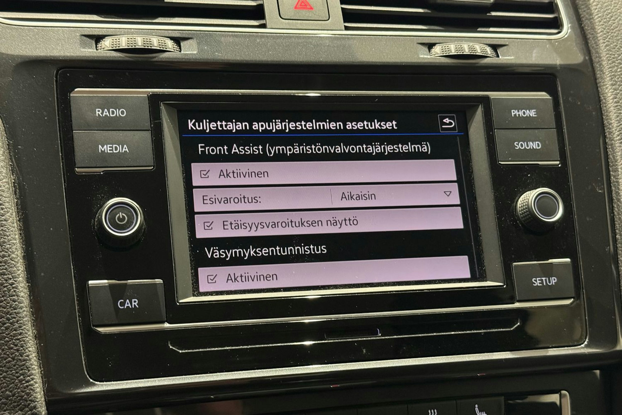 musta Volkswagen Golf 2019 kuva 21.
