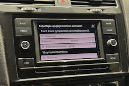 musta Volkswagen Golf 2019 kuva 21.