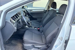 valkoinen Volkswagen Golf 2019 kuva 4.