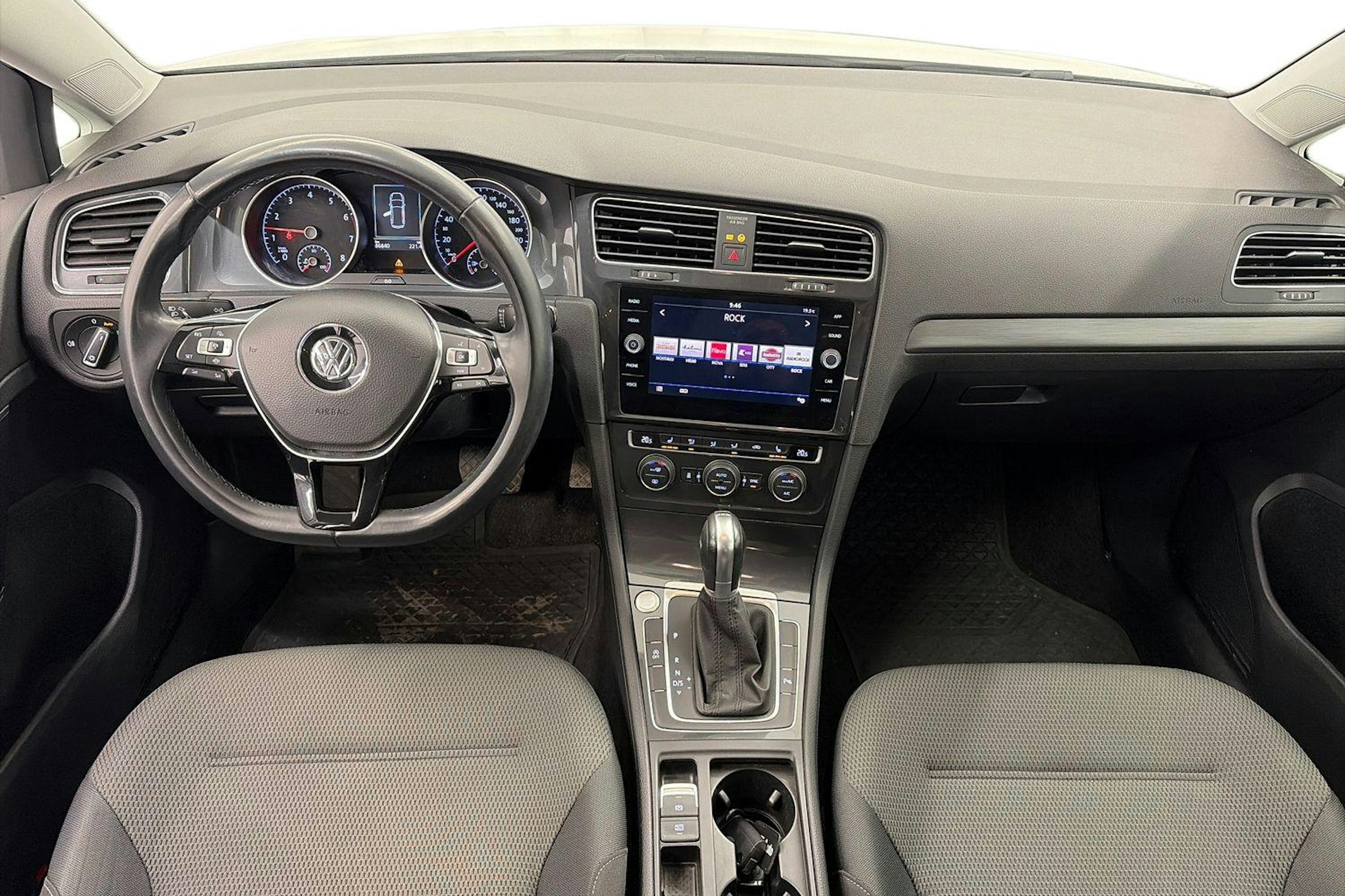 Valkoinen Volkswagen GOLF 2019 kuva 9.