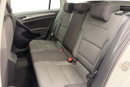 Valkoinen Volkswagen GOLF 2019 kuva 10.