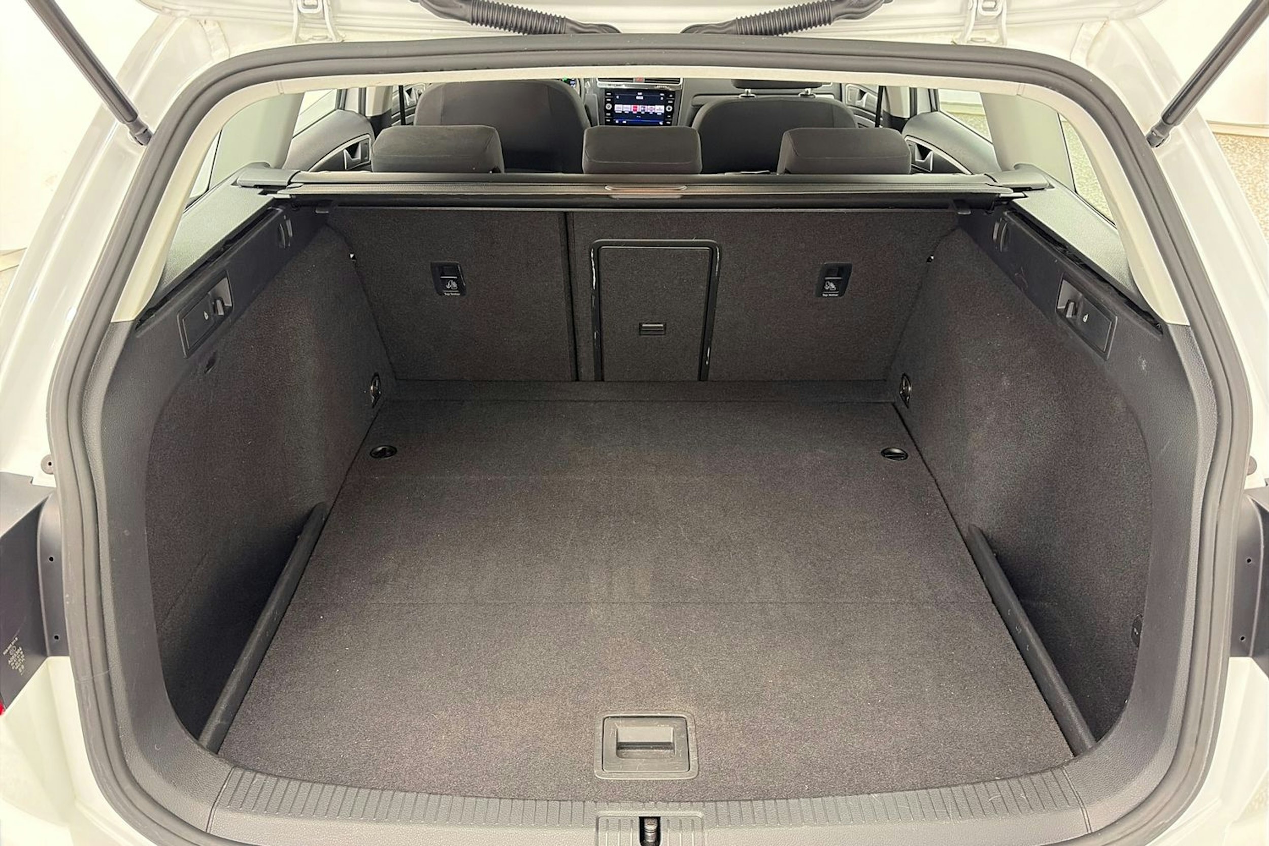 Valkoinen Volkswagen GOLF 2019 kuva 14.