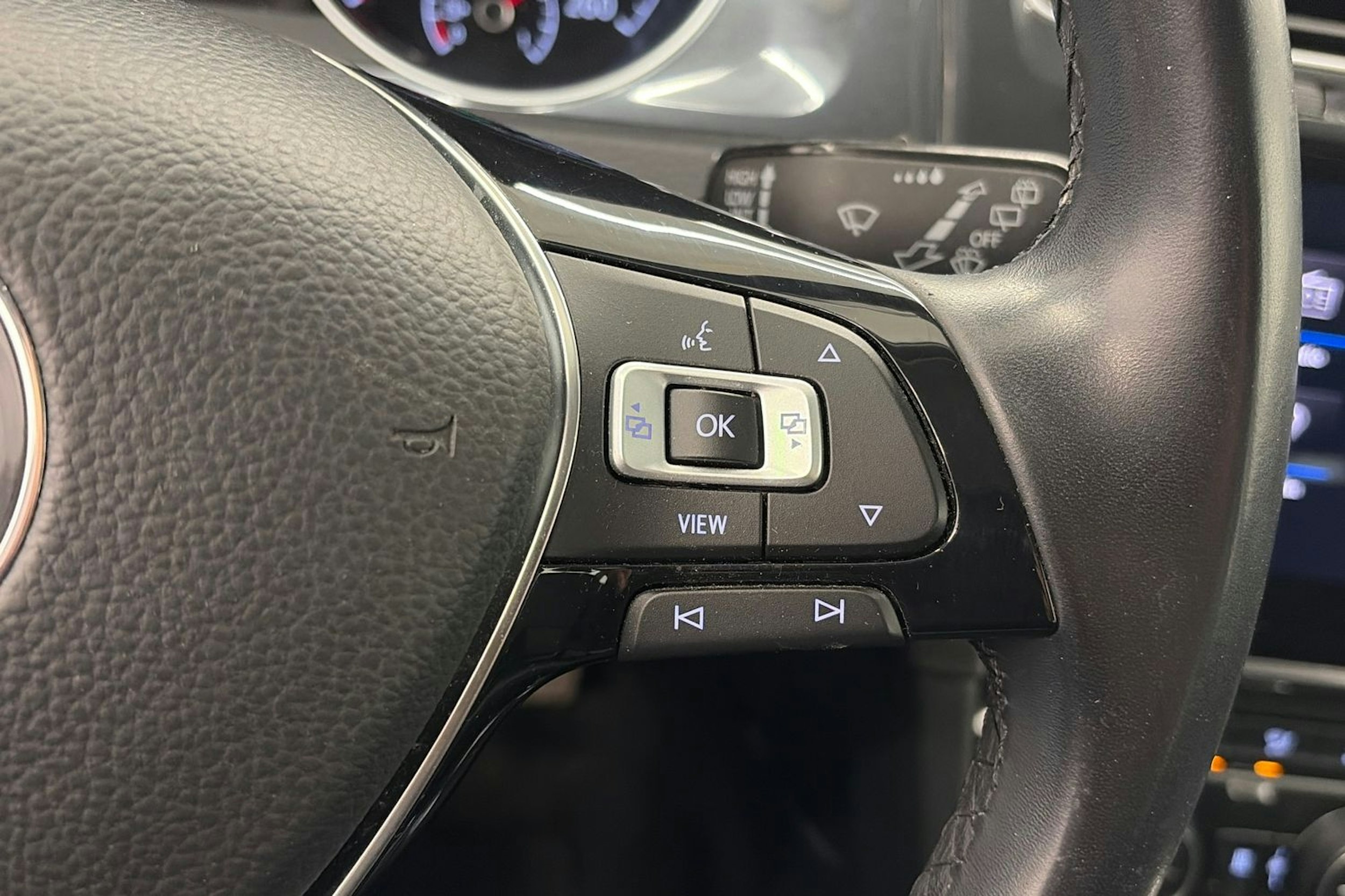 Valkoinen Volkswagen GOLF 2019 kuva 18.