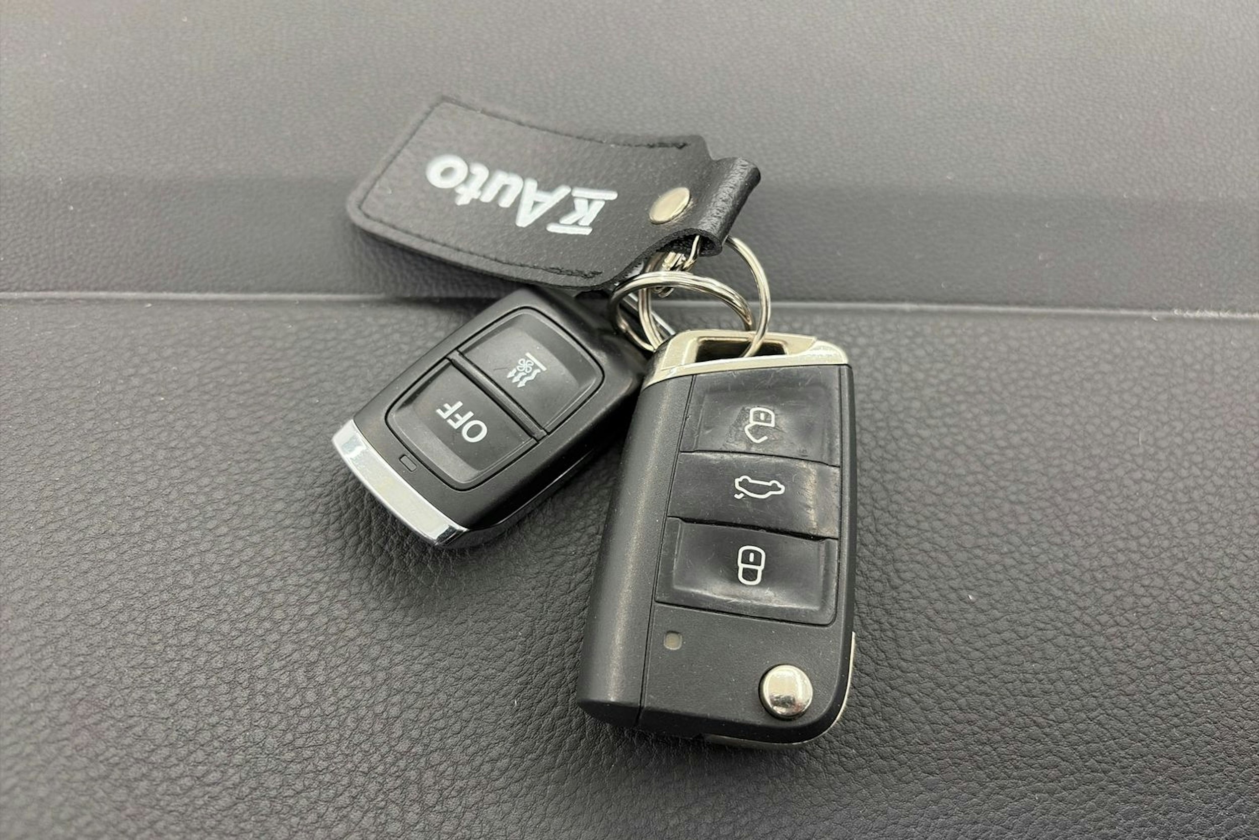 Valkoinen Volkswagen GOLF 2019 kuva 26.