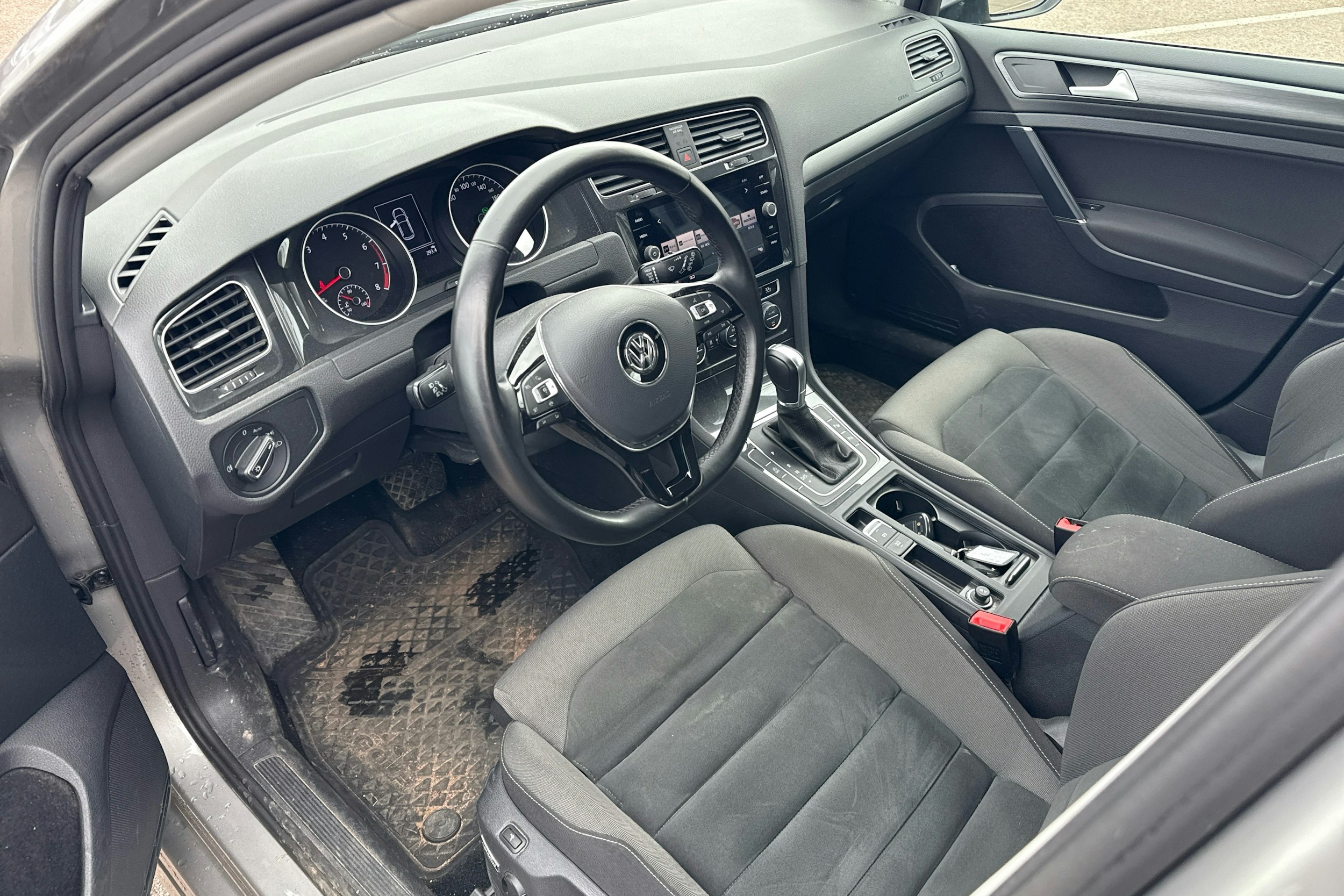 harmaa Volkswagen Golf 2019 kuva 3.