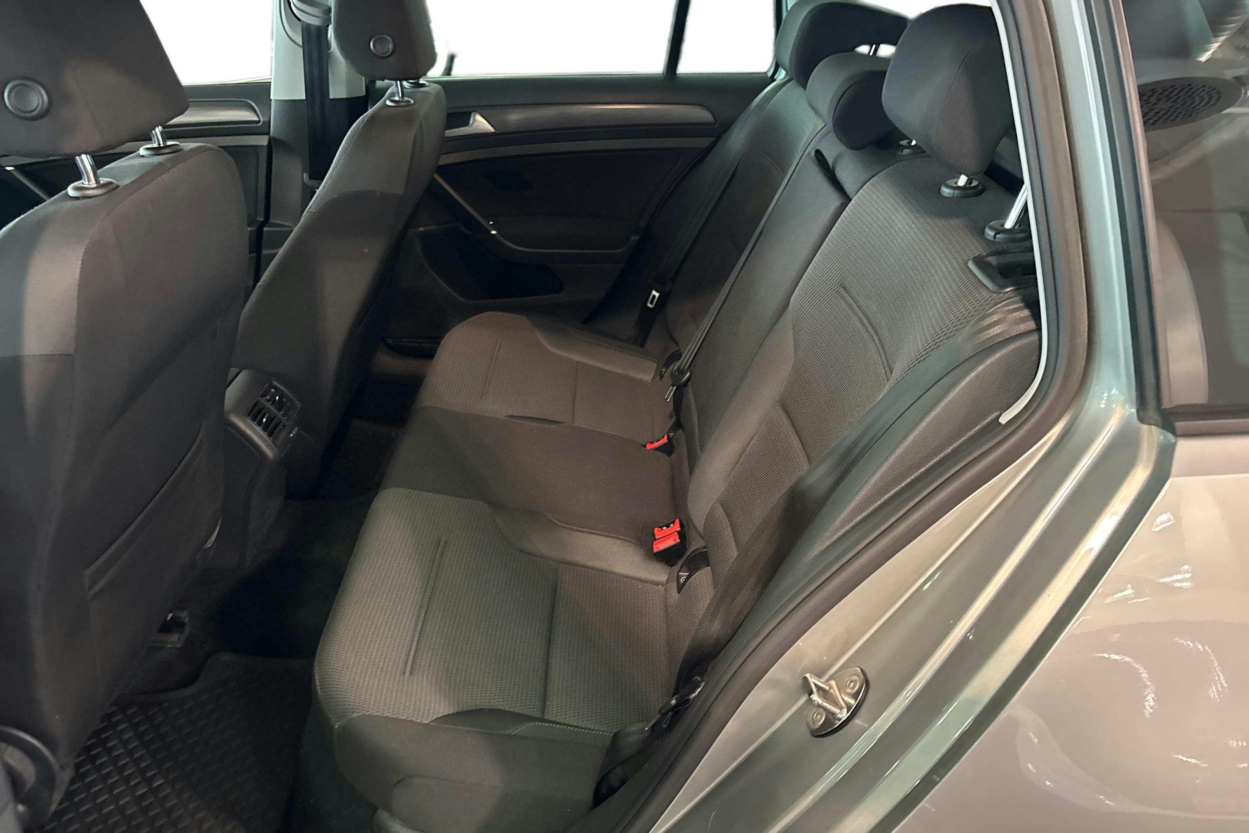 harmaa Volkswagen Golf 2019 kuva 10.